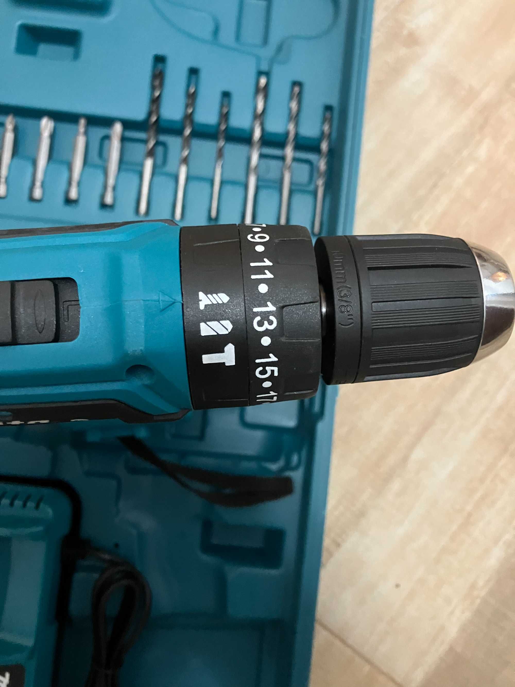 Акумулаторен винтоверт Makita D с 2 батерии 2 ah, зарядно и куфар