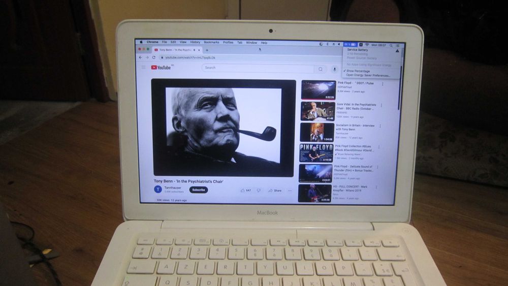 Laptop MacBook. MID 2010