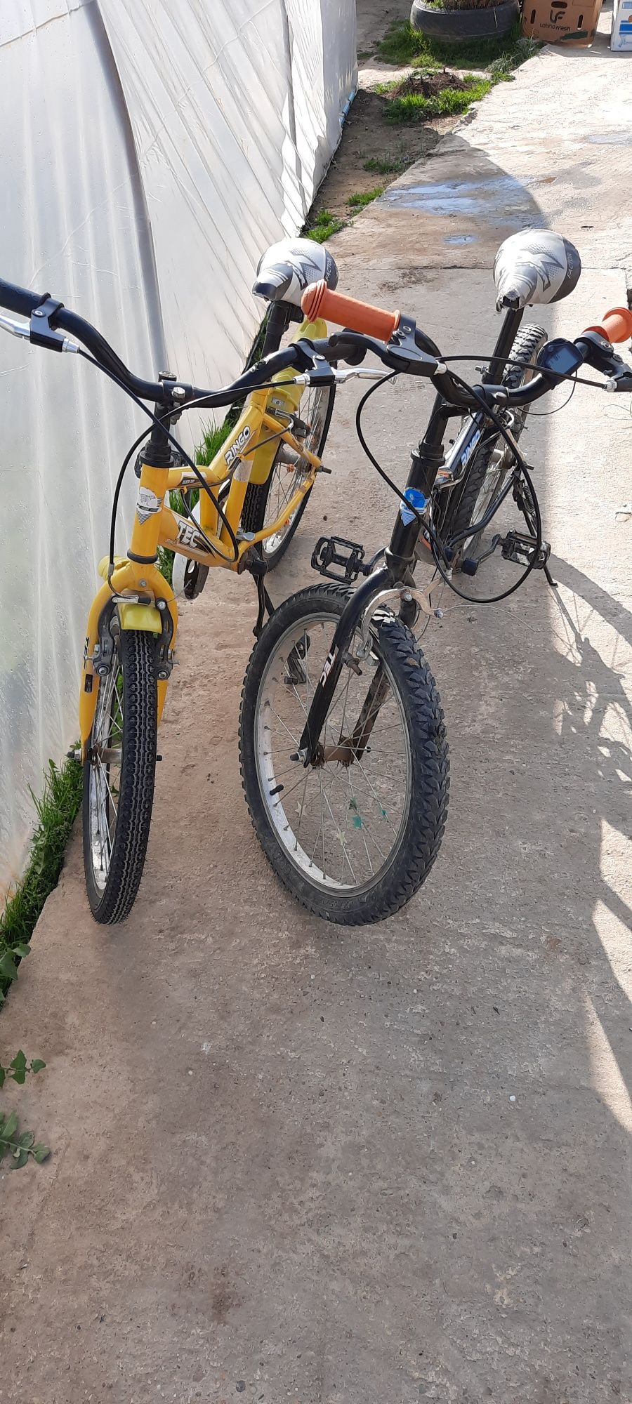Vand 2 biciclete de copii