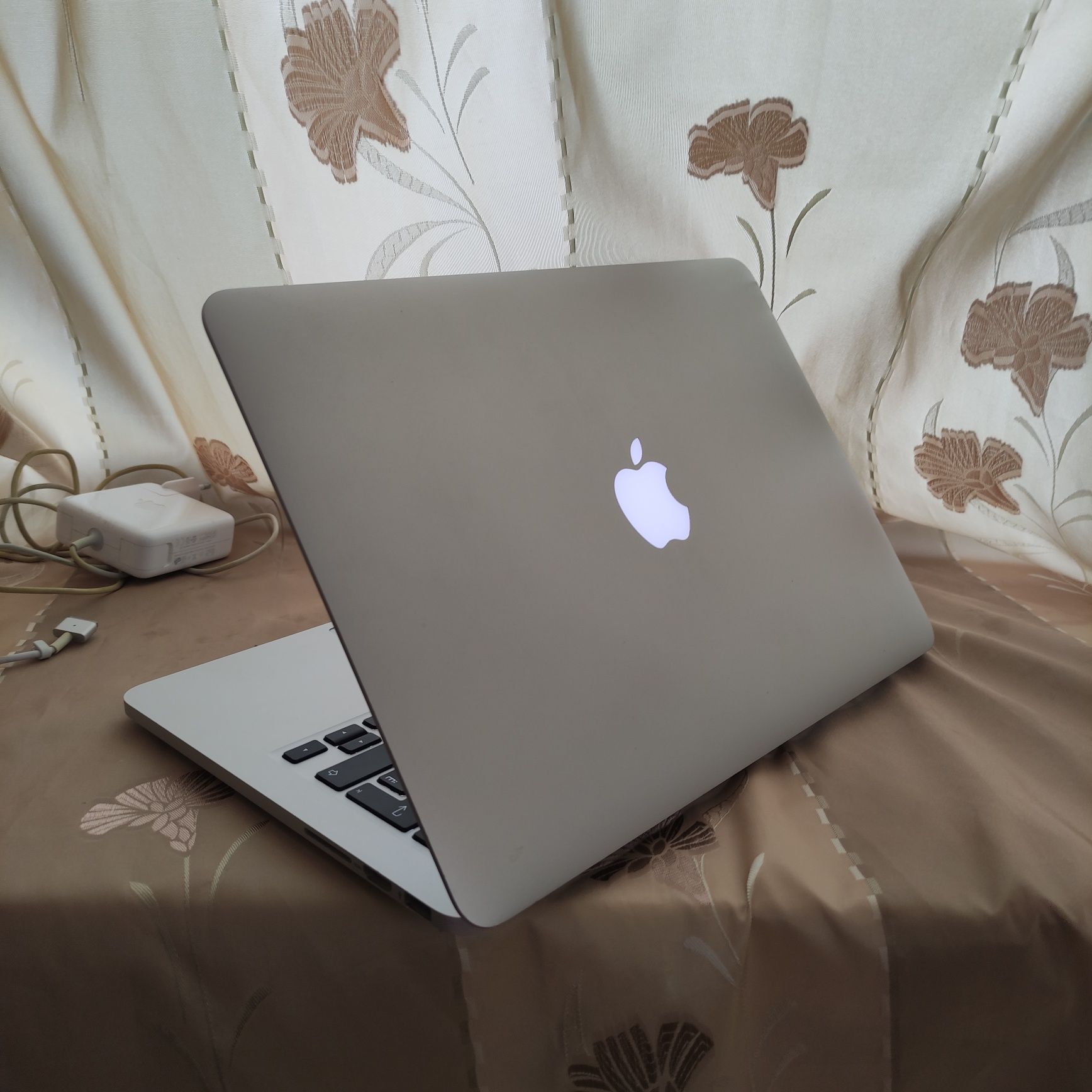 MacBook Pro 13 Retina/Core i7/ SSD-500GB/ОЗУ-16GB/Куплен 2015г/Мышка