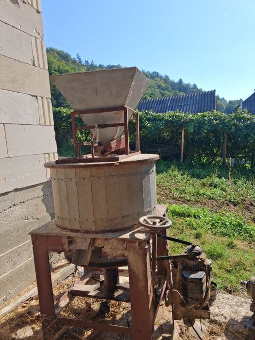 Vând moara pe piatra
