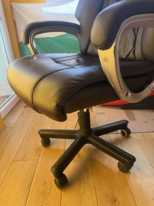 Директорски стол