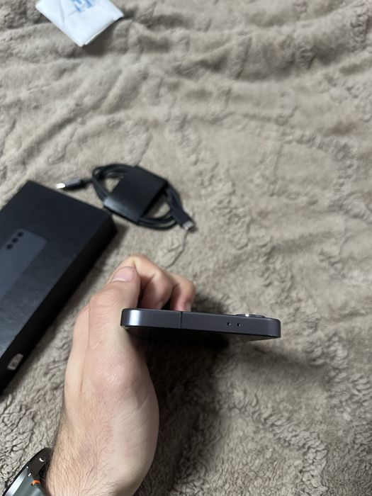 Vând samsung galaxy s24