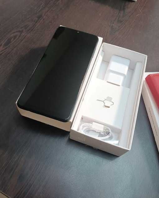 Смартфон Samsung Galaxy A12, 64 GB, цвят: черно + калъф