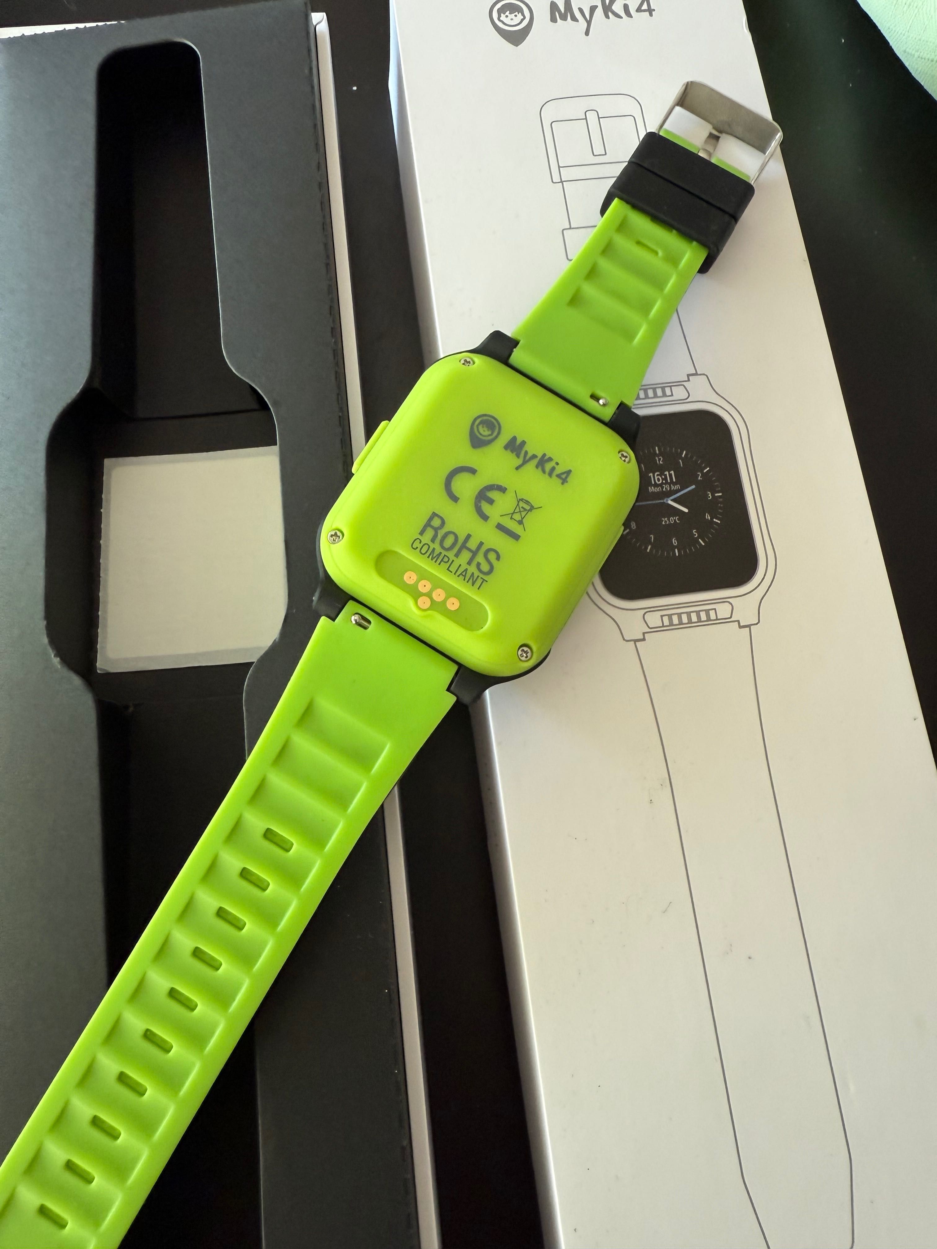 Нов часовник MyKi Watch 4 black/green