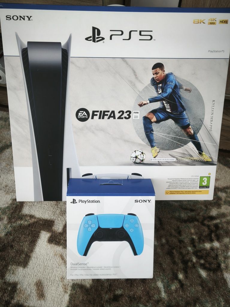 Продаваме PlayStation 5 с два джойстика