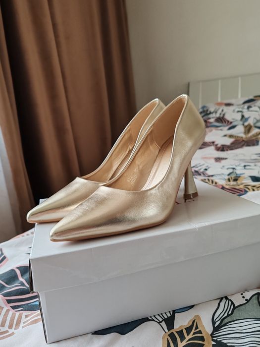 Pantofi cu toc stiletto, auriu, marimea 36, noi