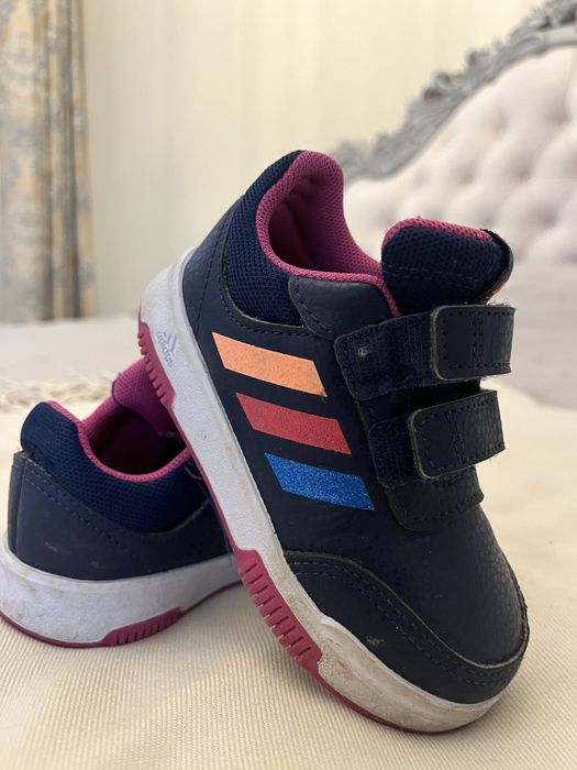 Обувки Adidas за момиче, размер 23.