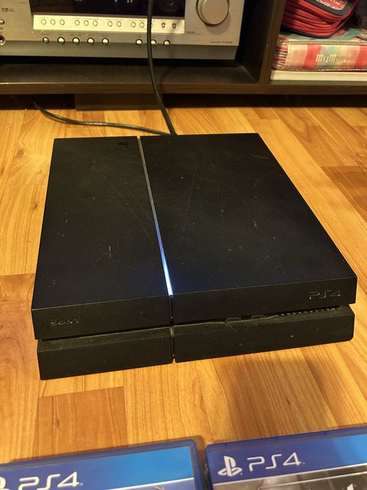 ps4 slim 400 gb + 2 controlere + statie de încărcare + 27 de jocuri