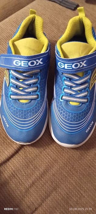 Adidași cu lumini în talpă geox