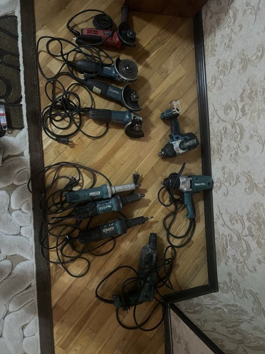 Болгарка и шлифованный аппарат