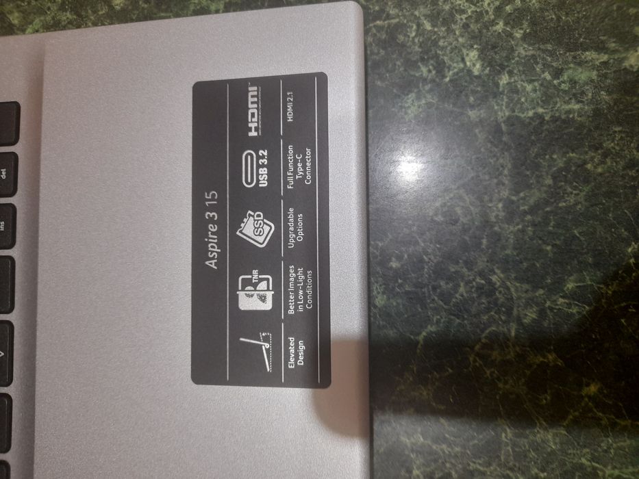 Ноутбук новыйaser