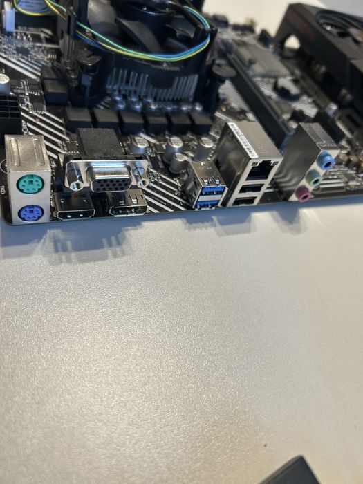 Setup PC Gaming: i5 10400 + Radeon RX 6600 + placa de baza ASUS + RAM