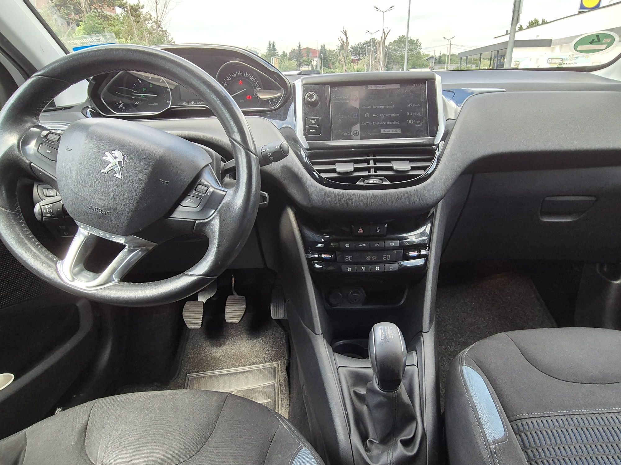 Peugeot 208 1.6 hdi 2012