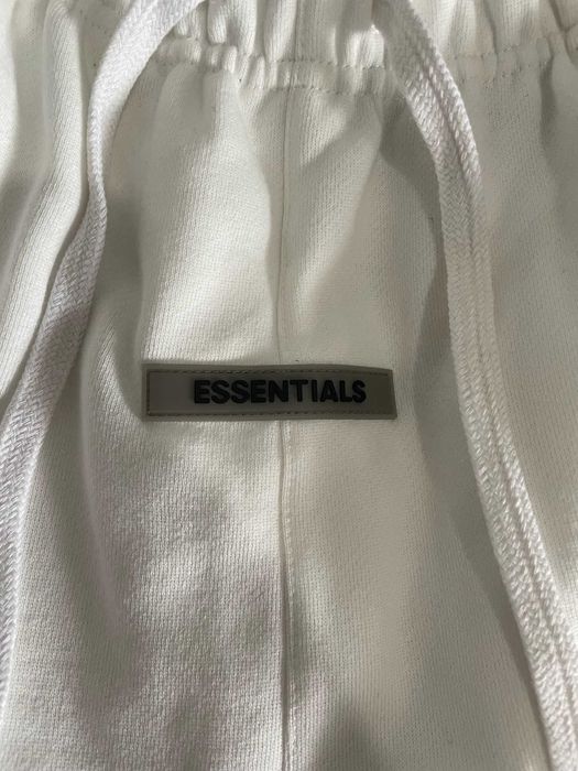 Pantaloni scurti Essentials FOG reflective albi/negrii