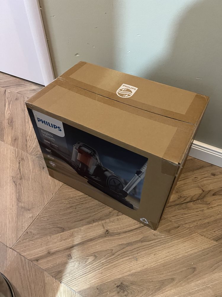 Чисти нова прахосмукачка Philips