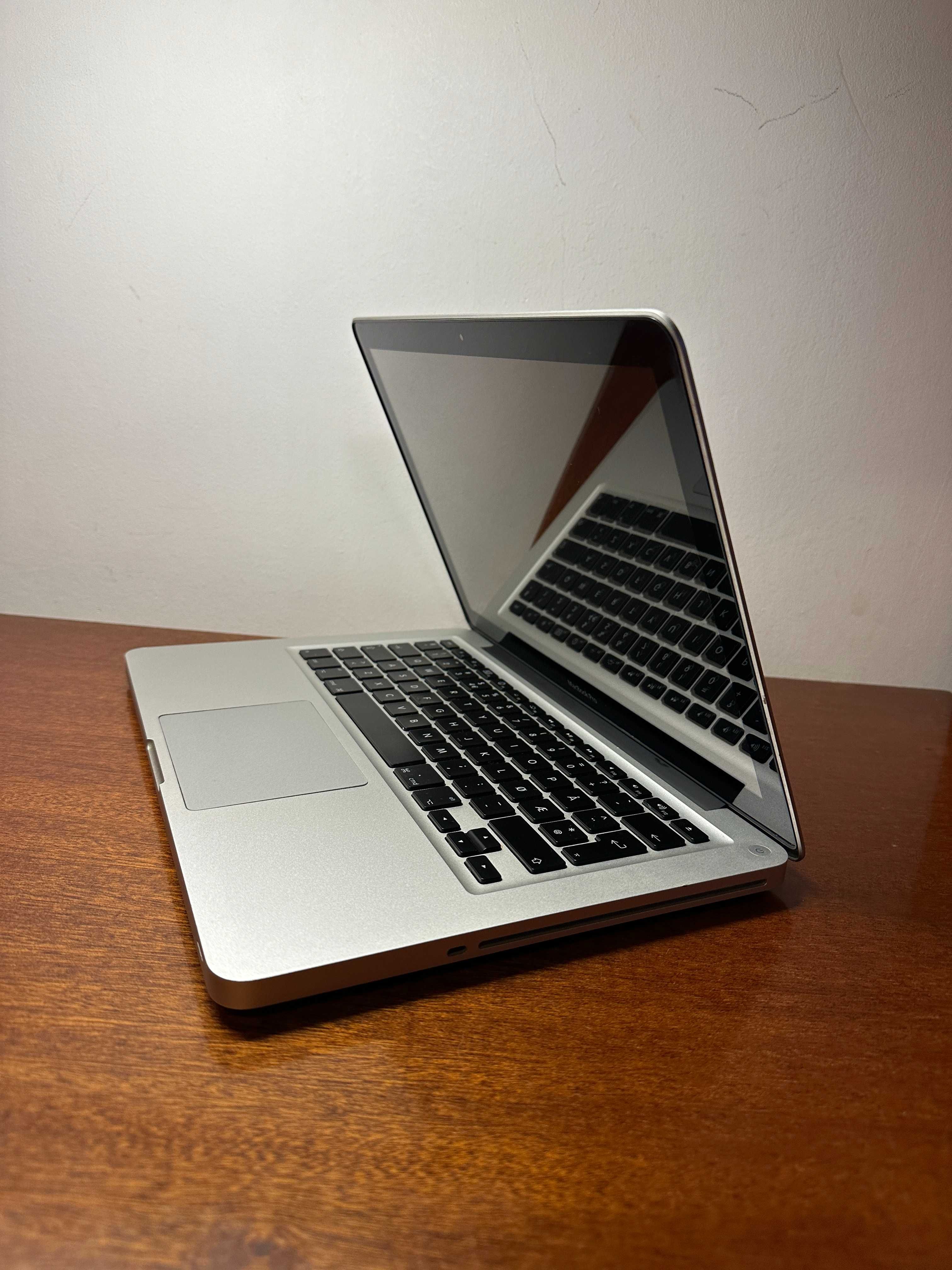 laptop macbook 2011, core i7, ios mojave, ram 4gb,  incarcator