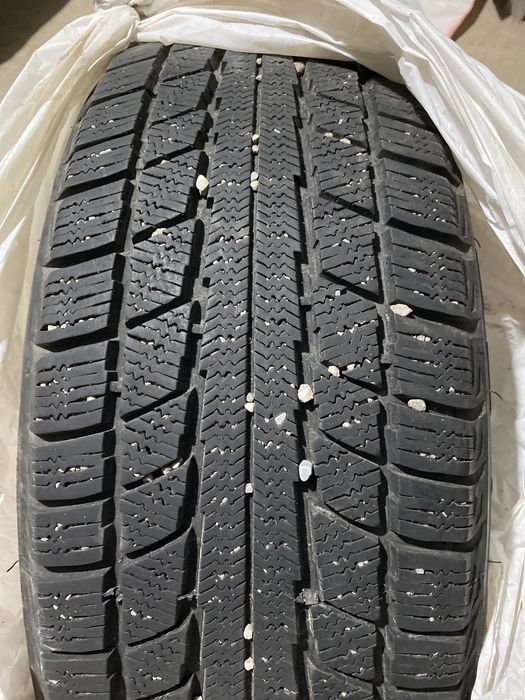 Резина triangel зимняя почти новая