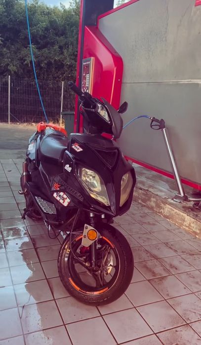 Vând scuter Explorer 2t 49cc sau schimb cu calculator