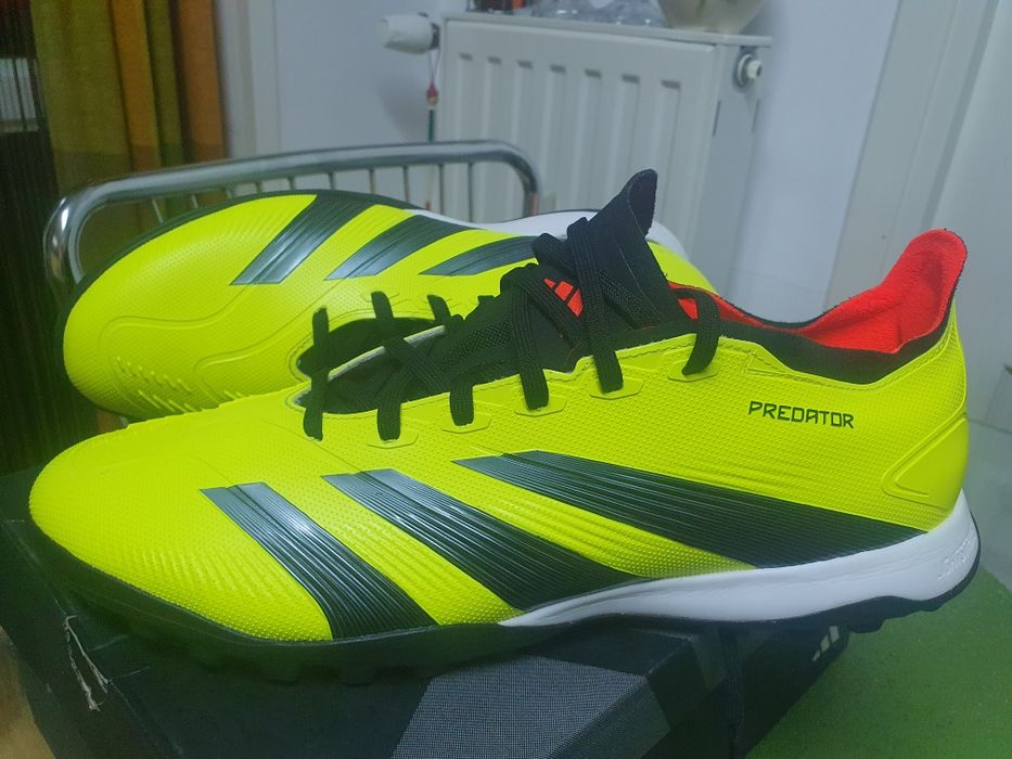 Ghete fotbal Adidas Predator League TF