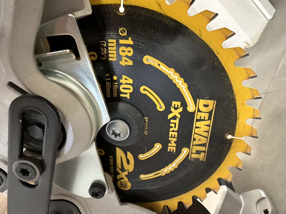 Dewalt DCS365, fierastrau circular cu acumulator Flexvolt 60V-6Ah