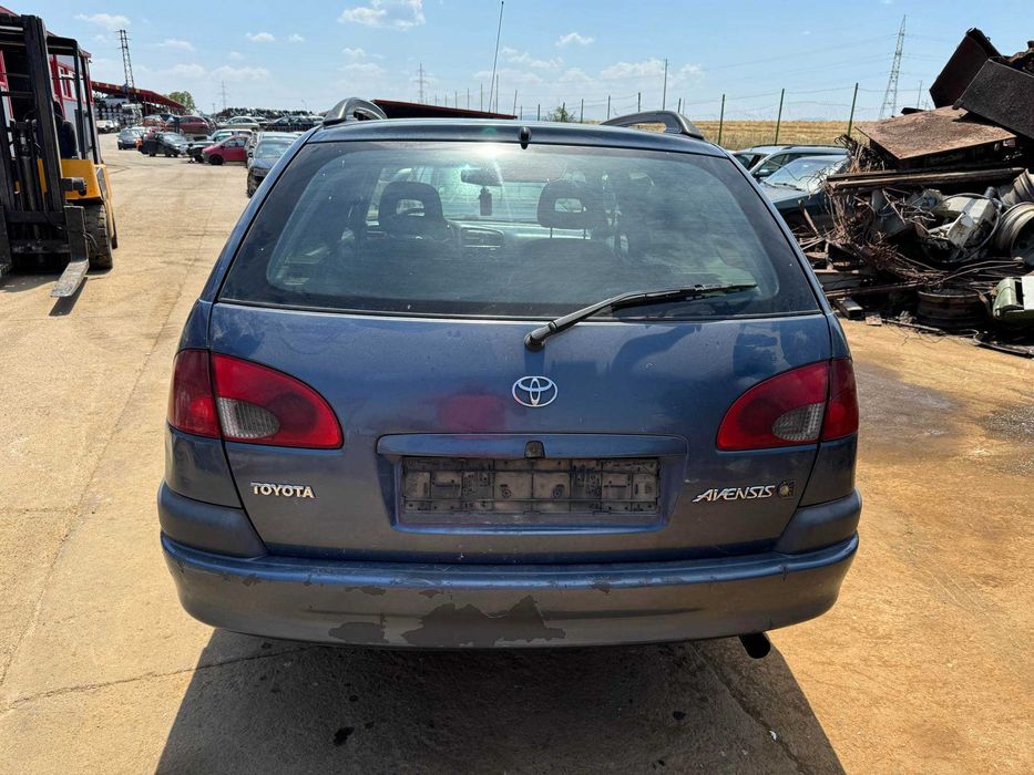 Тойота Авенсис 2000г.