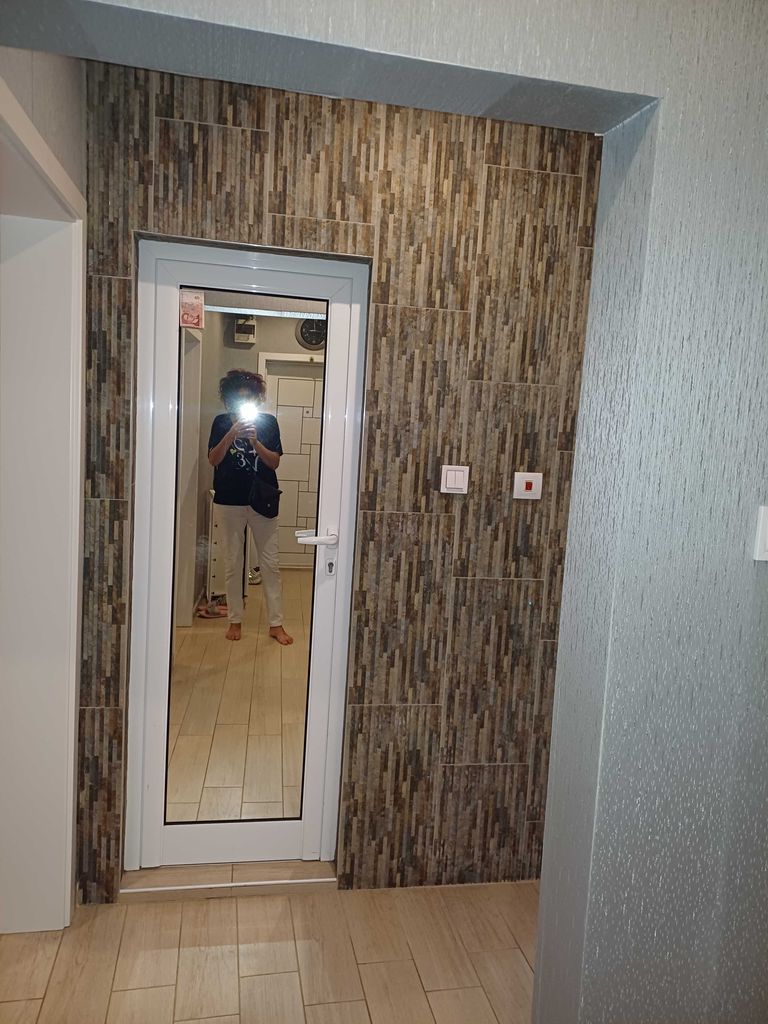 Продава се Тристаен апартамент в Перник, Изток - 94 кв.м за 1140 €/кв.м - Снимка #1
