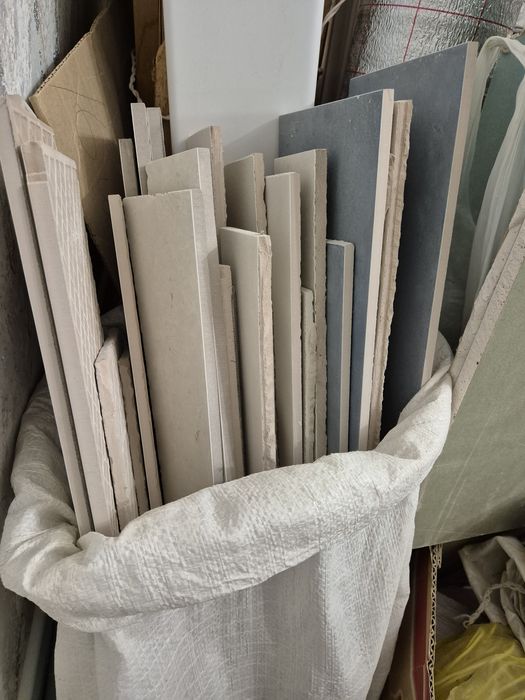 Отдам кафель обрезки, галтели