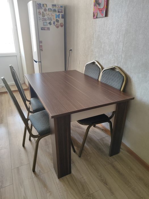 Стол и стулья (6 штук)