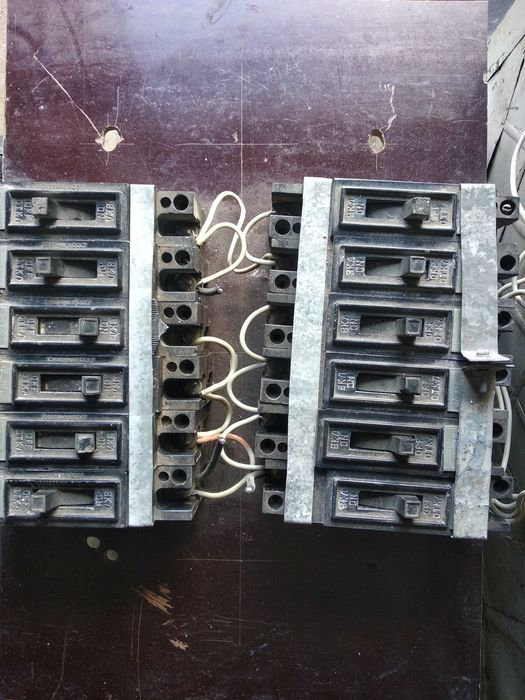 Продам автоматы- пускатели,щиток, светильники и другое