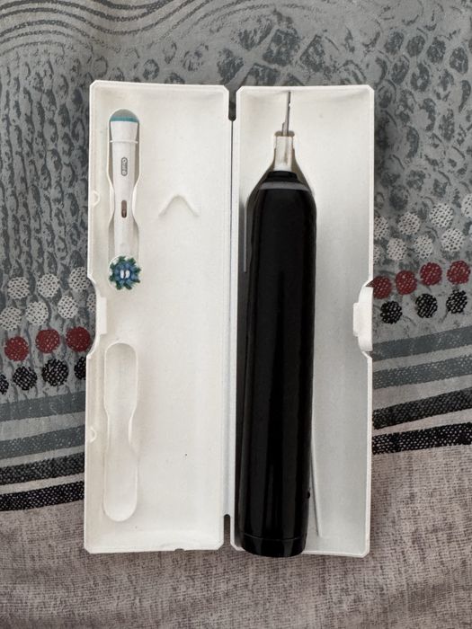 Електрическа четка за зъби Oral-B Pro 3 3500 Design Edition black