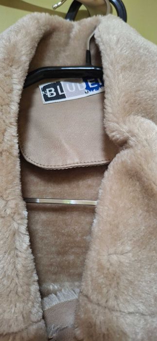 Дамски елек в бежово