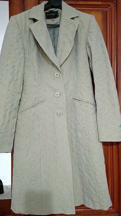 Trench coat/ haina Coast London