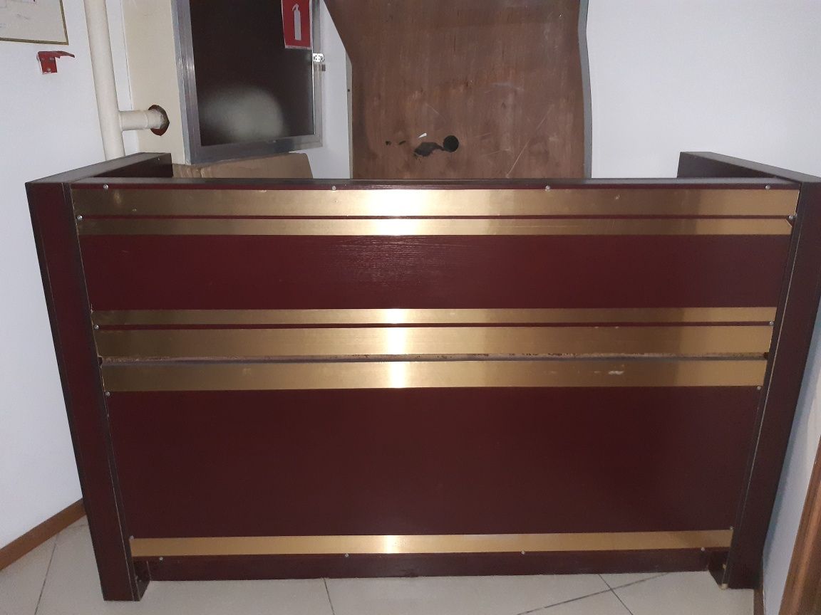 Продам ресепшн, барную стоику, отличного качества