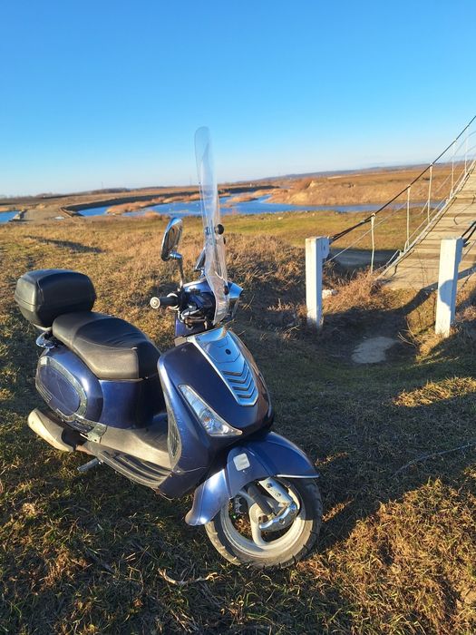 Vând scuter 49cc