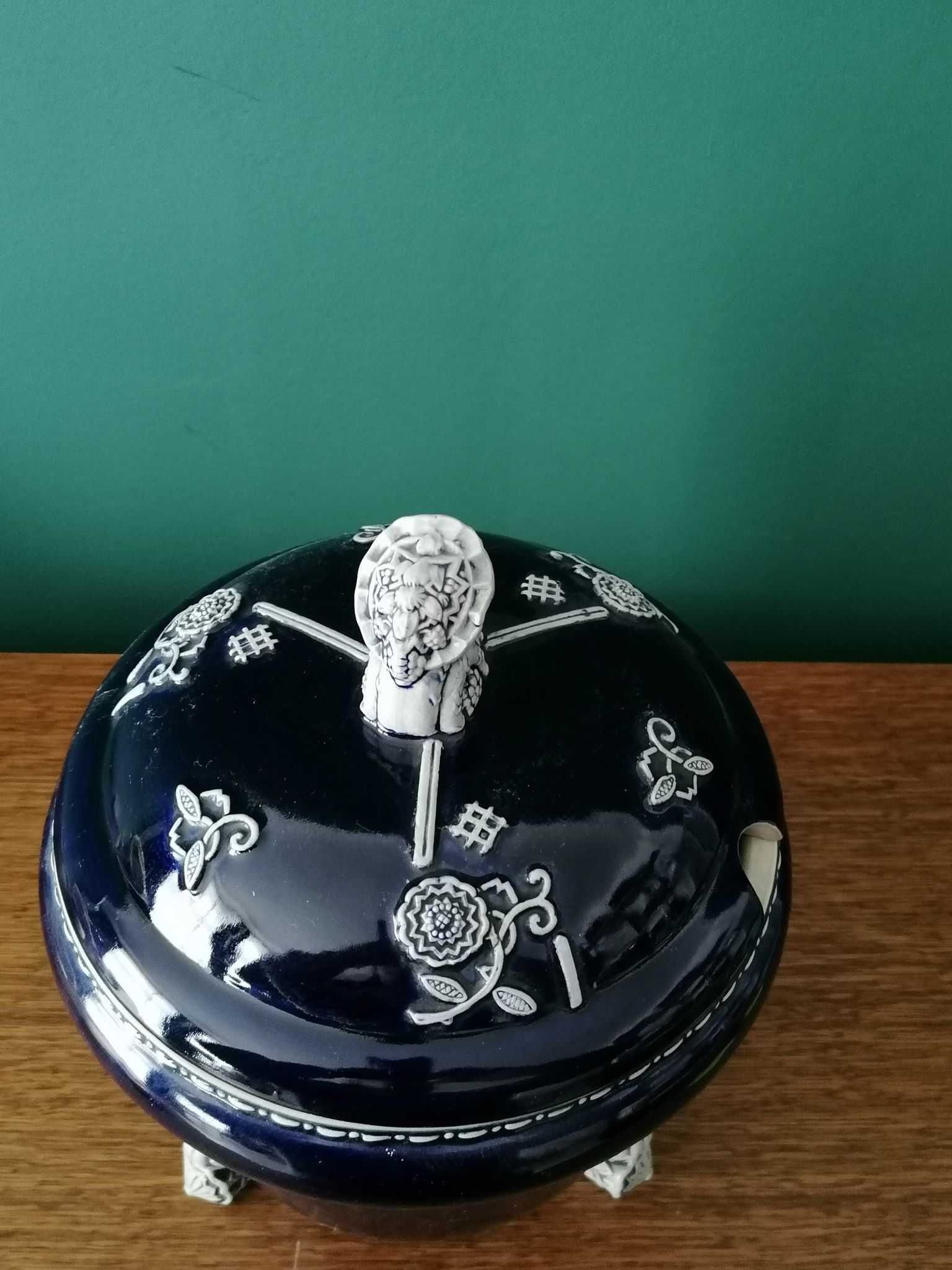Oală ceramică cu capac albastru închis