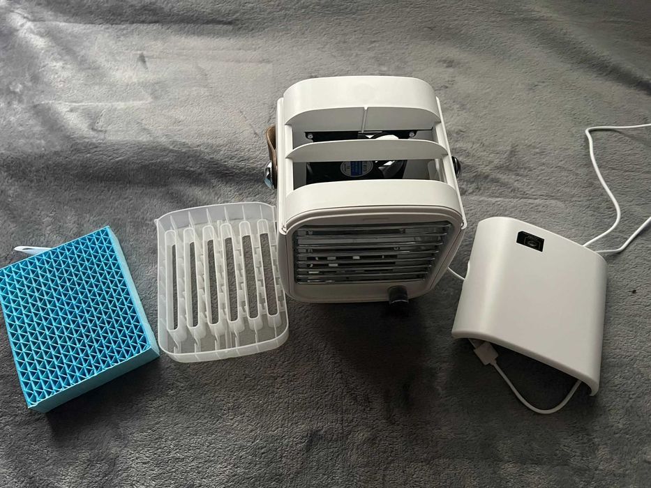 Ventilator Racitor cu gheata de birou cu fir USB si lumina LED