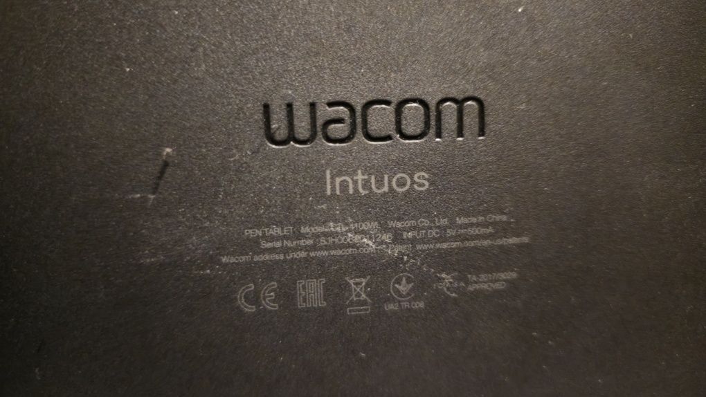 Графичен безжичен таблет Wacom Intuos без писалка