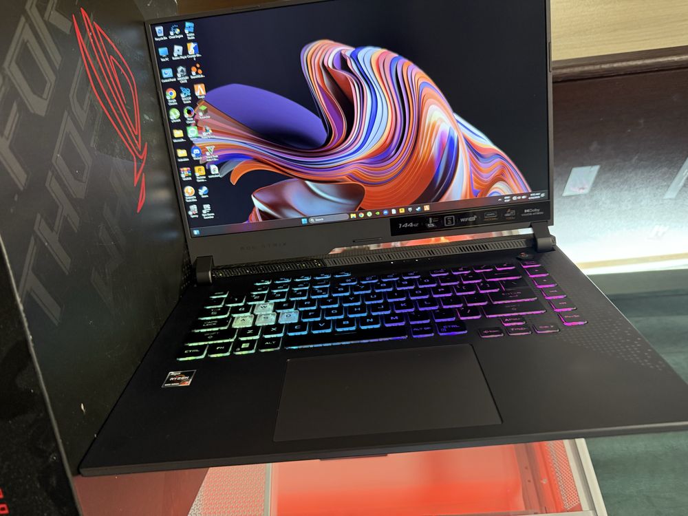 Vand/Schimb Laptop Gaming Strix R7 6800H 16GB DDR5 RTX 3050 M2 1TB