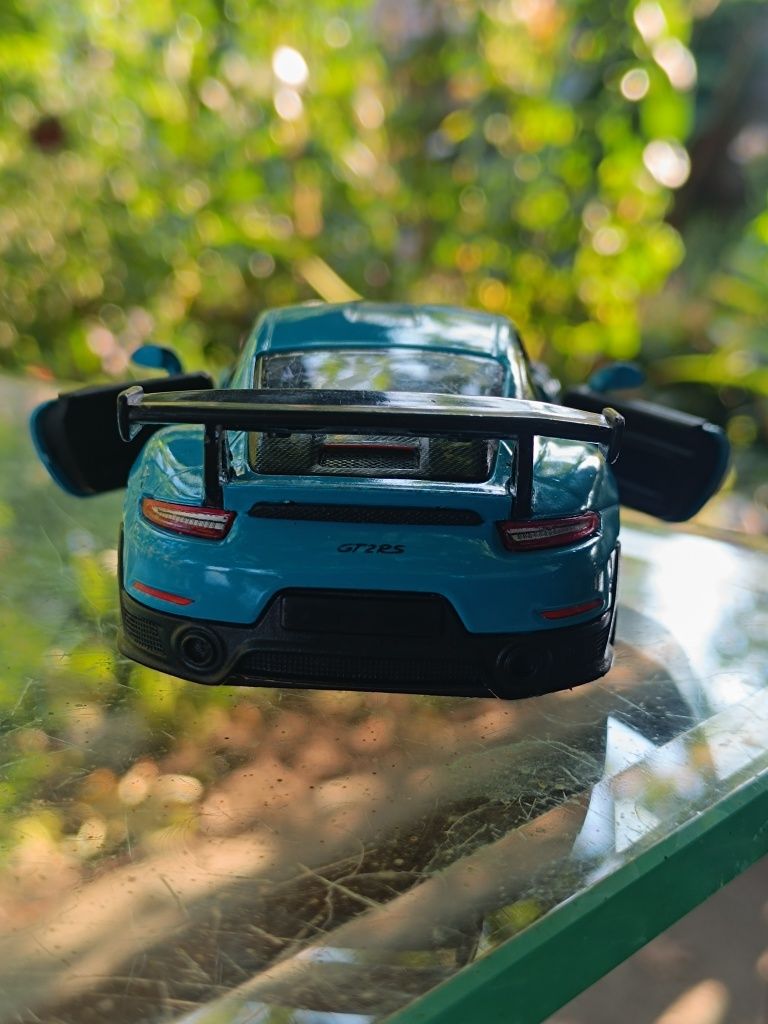 Продава се Porsche 911 GT2 RS