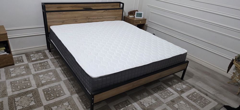 Металлические кровать. Темир Кровать. Двуспальная кровать Лофт дизайн.