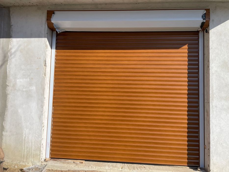 Uși de garaj tip rulou