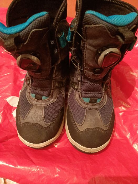 Продам зимние ботиночки на мальчика размер 33 фирменные ecco