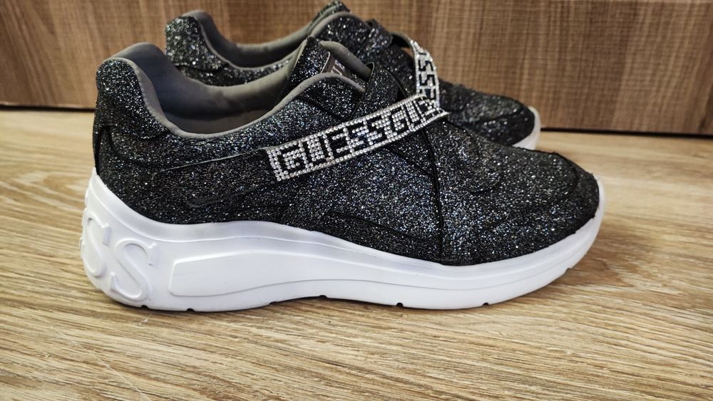 Дамски маратонки обувки Guess Stoney 2 41 номер