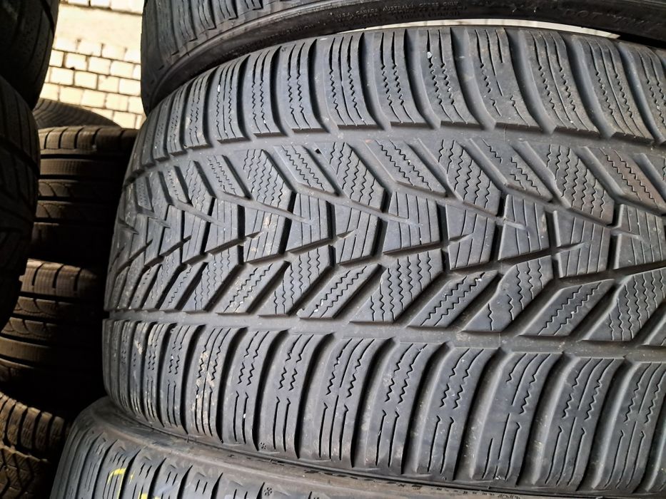 Anvelope second iarna 245 30 R20 Hankook