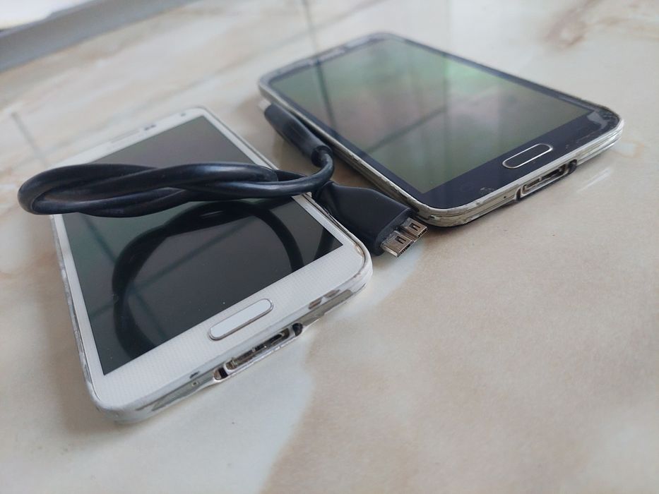 Vând două Samsung Galaxy S5 pe [alb] și pe [negru] [poze reale]