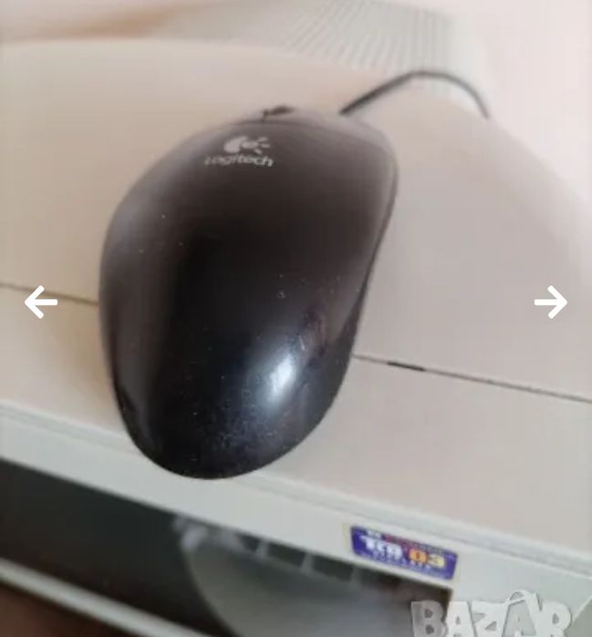 Стар компютър и монитор.