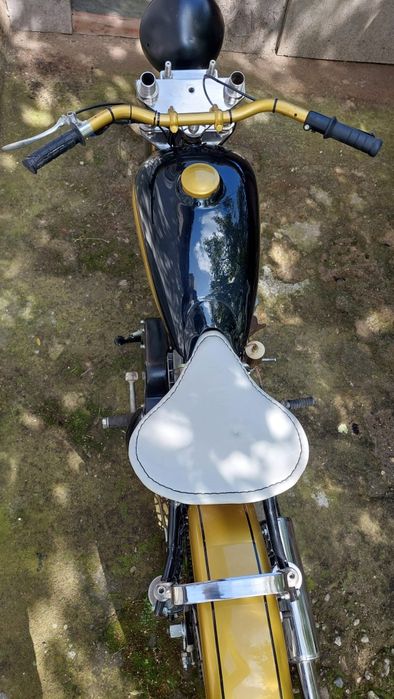 De vanzare motocicleta veche anii 30 triumph tiz norton bsa