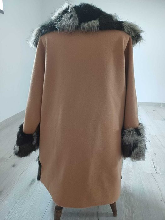 Palton de dama cu blanita