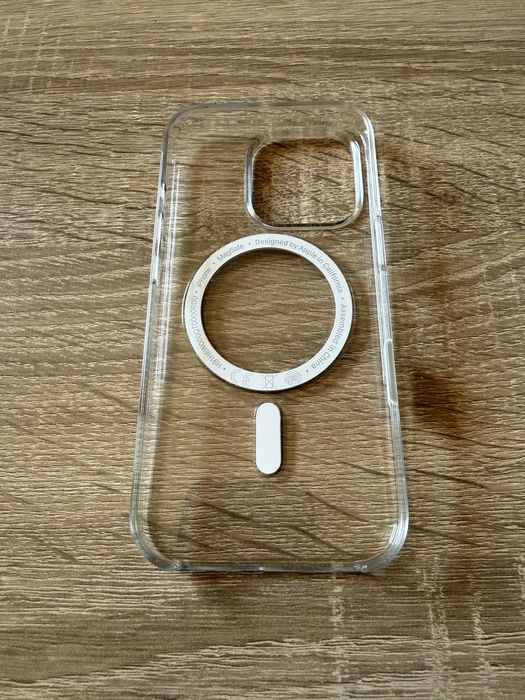 Продавам оригинален калъф за Iphone 16 PRO